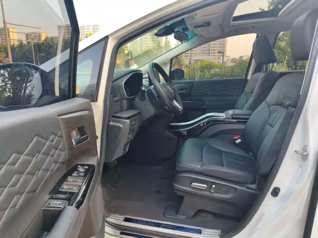 Honda Elysion 2022 2.0L e:HEV Luxury — Фото автомобиля 4