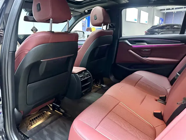 BMW 5 Series — Фото автомобиля 10