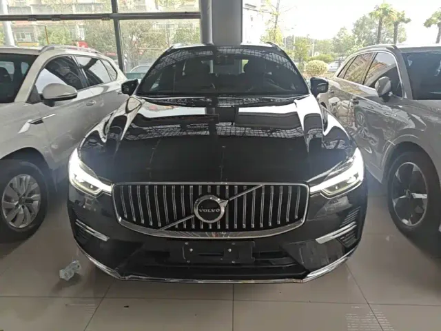 Volvo XC60 — Фото автомобиля 2