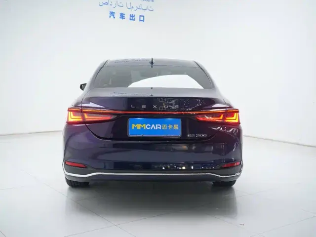 Lexus ES — Фото автомобиля 11