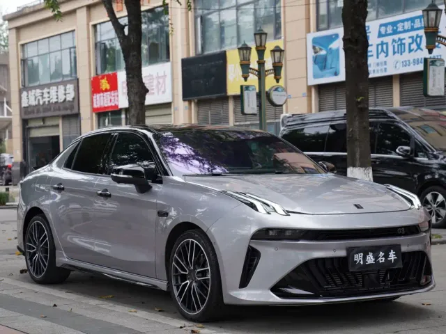 Lynk & Co 03 — Фото автомобиля 3