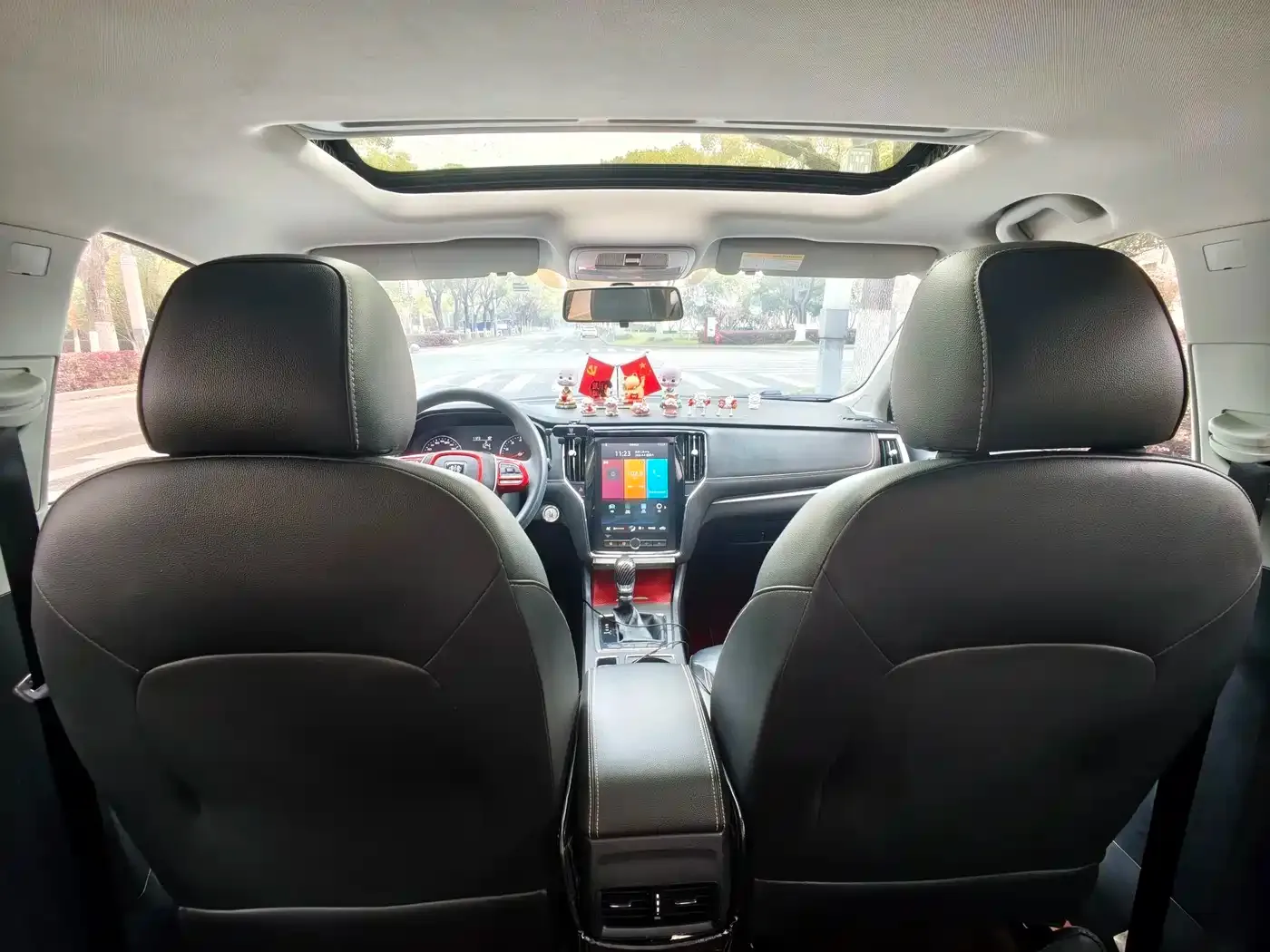 Roewe Roewe i6 2020 PLUS 1.6L CVT 4G Connected Glory Flagship Edition — Фото автомобиля 17