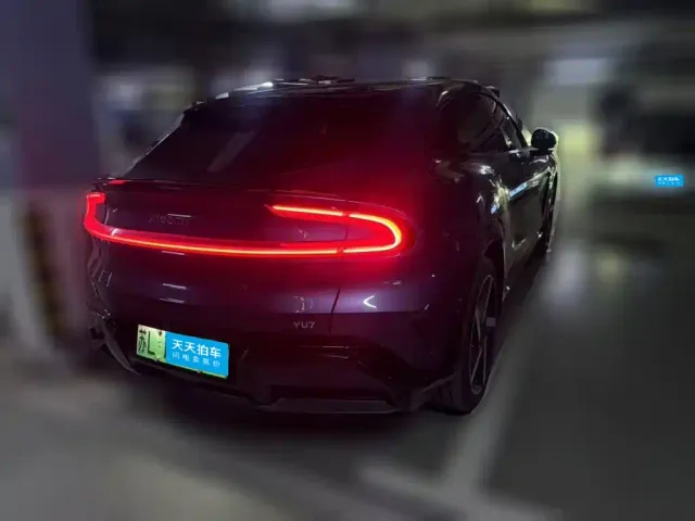Xiaomi YU7 — Фото автомобиля 2