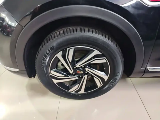 Hongqi HS5 — Фото автомобиля 22