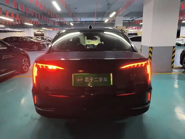 Hongqi E-QM5 — Фото автомобиля 3