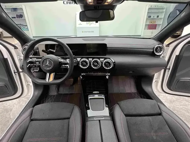 Mercedes-Benz A-Class — Фото автомобиля 11