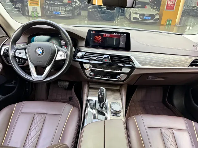 BMW 5 Series — Фото автомобиля 5