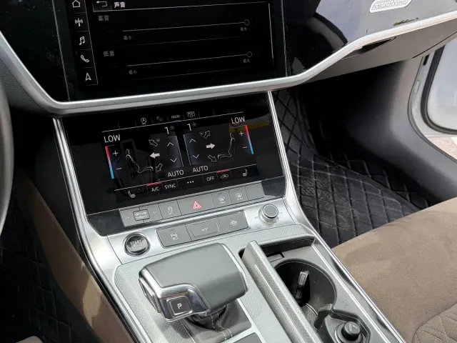 Audi A7L — Фото автомобиля 16