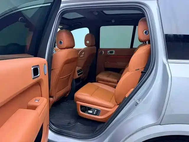 Li Auto L8 — Фото автомобиля 14