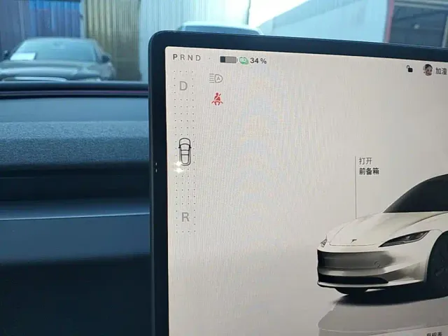 Tesla Model 3 — Фото автомобиля 13