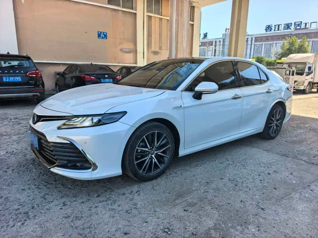 Toyota Camry — Фото автомобиля 2
