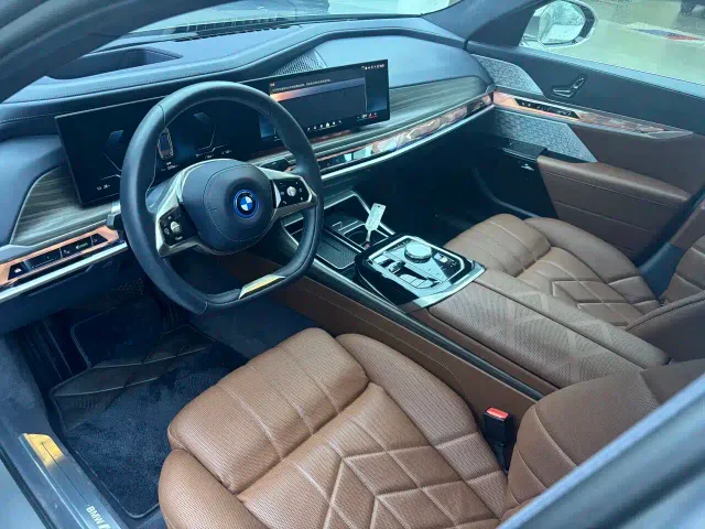 BMW i7 — Фото автомобиля 8