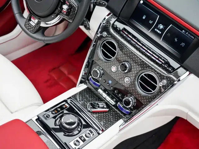 Rolls-Royce Cullinan — Фото автомобиля 20