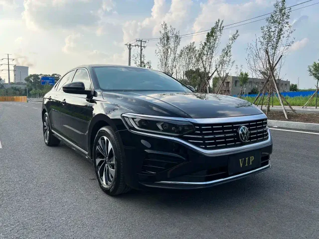 Volkswagen Passat — Фото автомобиля 2