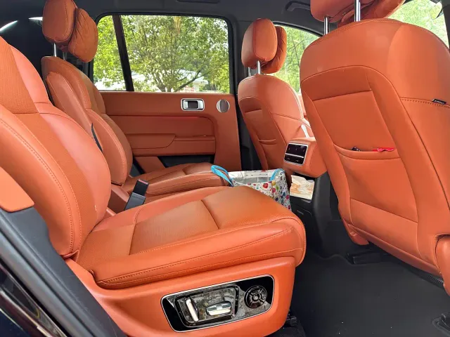 Li Auto L8 — Фото автомобиля 9