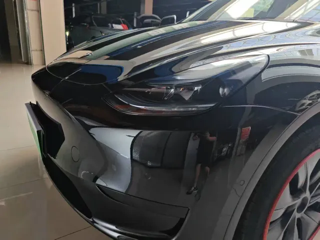 Tesla Model Y — Фото автомобиля 15