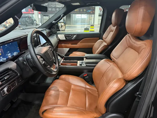 Lincoln Navigator — Фото автомобиля 4
