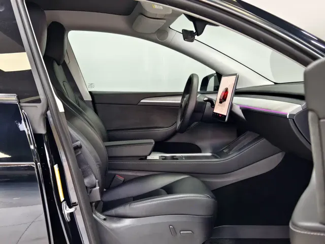 Tesla Model Y — Фото автомобиля 11
