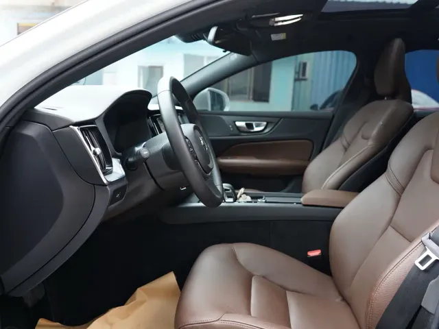 Volvo S60 — Фото автомобиля 4