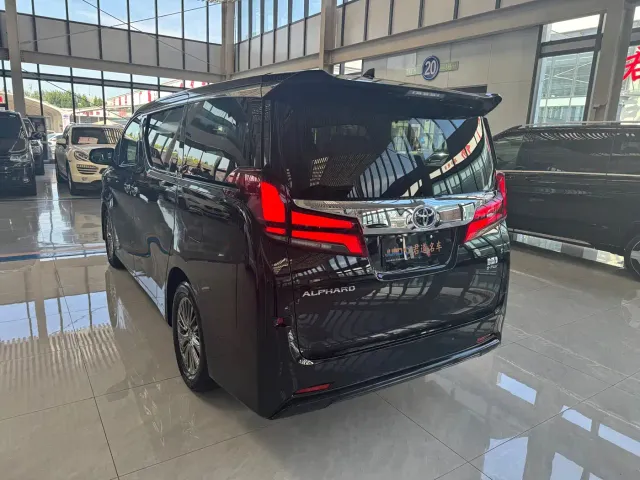 Toyota Alphard — Фото автомобиля 5