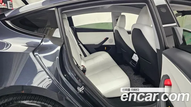 Tesla Model 3 — Фото автомобиля 12