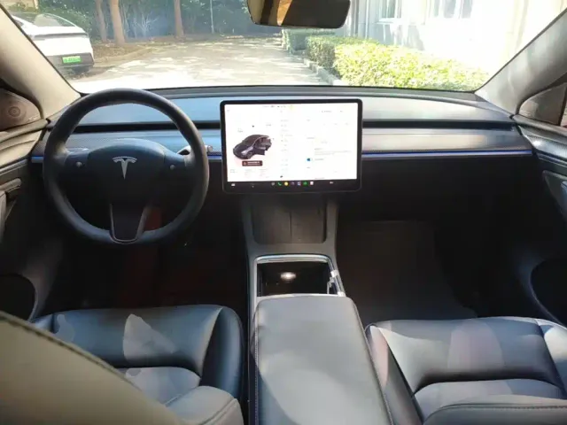 Tesla Model Y — Фото автомобиля 9