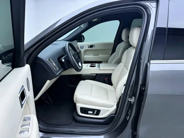 Li Auto L8 — Фото автомобиля 17
