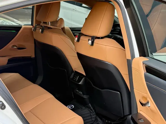 Lexus ES — Фото автомобиля 7
