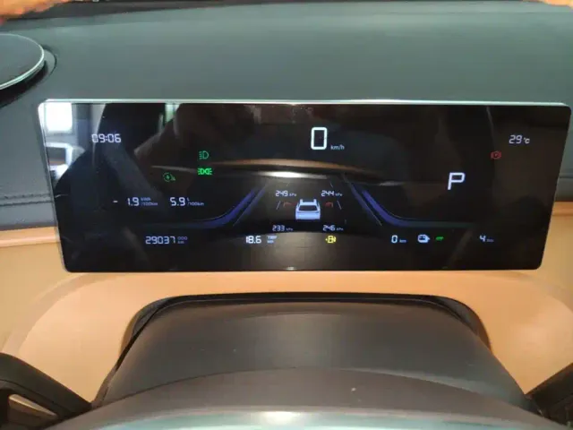 Geely Galaxy Starship 7 EM-i — Фото автомобиля 11
