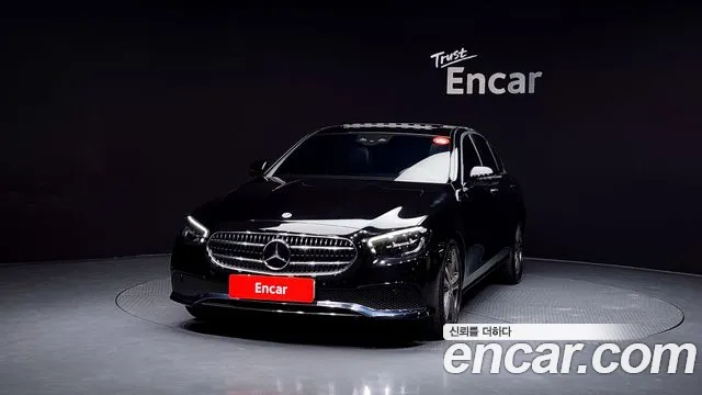 Mercedes-Benz E-Class — Фото автомобиля 3