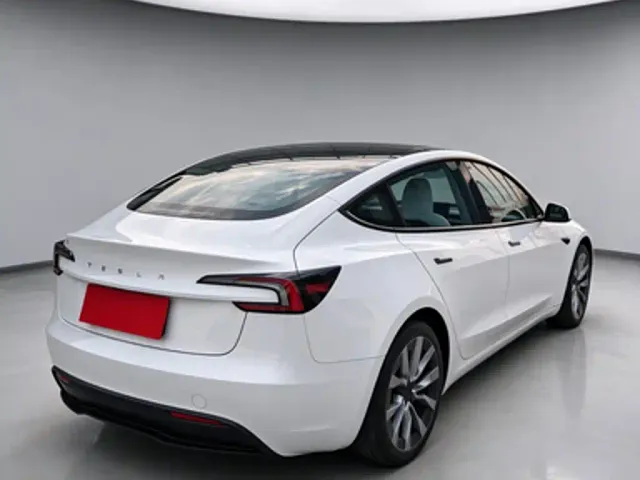 Tesla Model 3 — Фото автомобиля 6