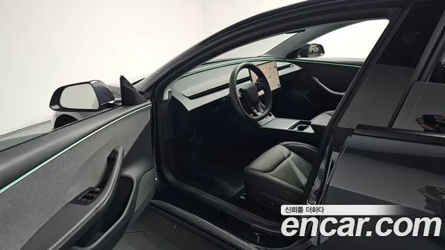 Tesla Model 3 — Фото автомобиля 15