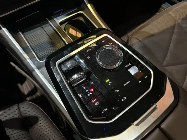 BMW 7 Series — Фото автомобиля 8
