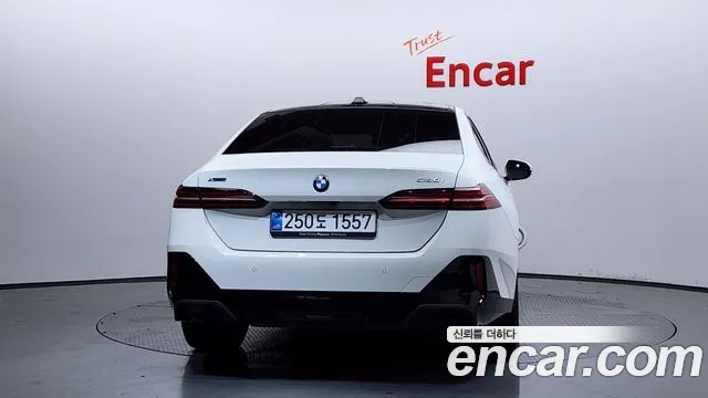BMW 5-Series 5 серия (G60) 530i xDrive M Sport — Фото автомобиля 4