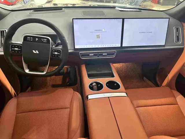 Li Auto L8 — Фото автомобиля 11