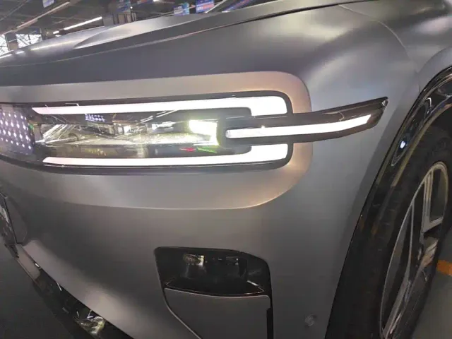 Changan Qiyuan E07 — Фото автомобиля 23