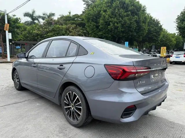Roewe i5 — Фото автомобиля 14