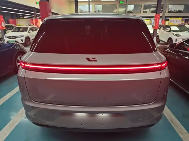 Li Auto L7 — Фото автомобиля 5