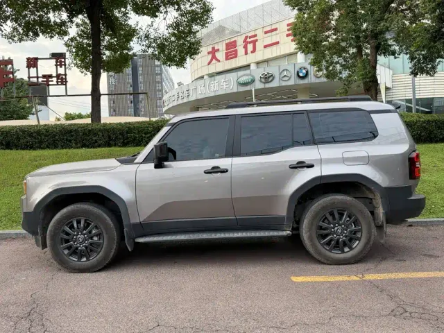 Toyota Prado — Фото автомобиля 3