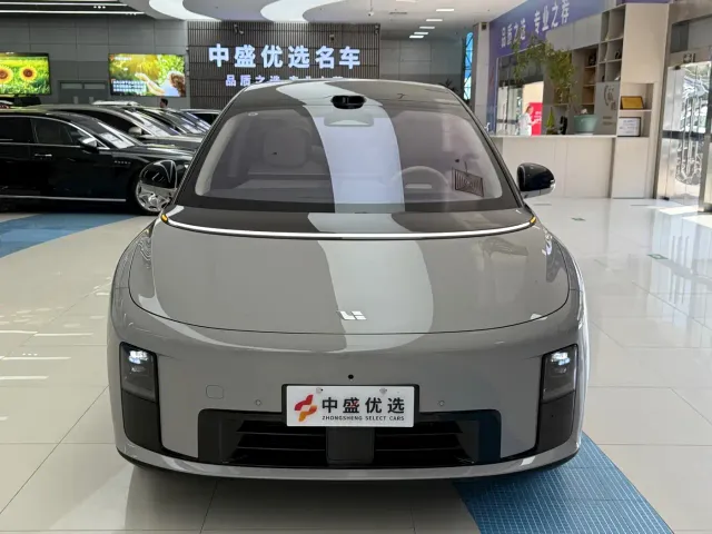 Li Auto i8 — Фото автомобиля 2