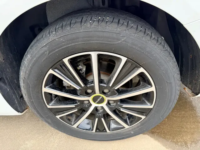 Roewe i5 — Фото автомобиля 9