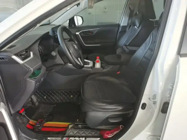 Toyota RAV4 — Фото автомобиля 14