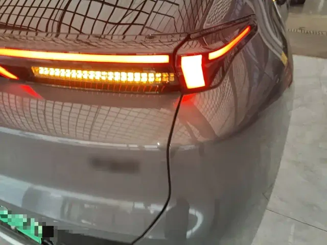 Lynk & Co Z20 — Фото автомобиля 23
