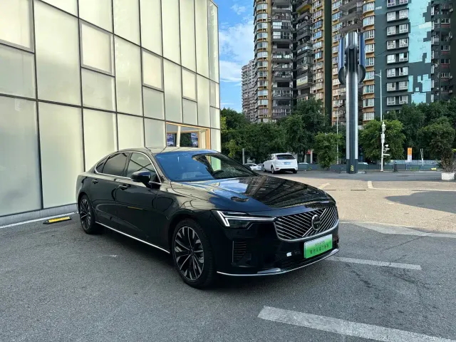Volvo S90 — Фото автомобиля 3