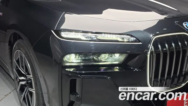 BMW i7 G70 — Фото автомобиля 7