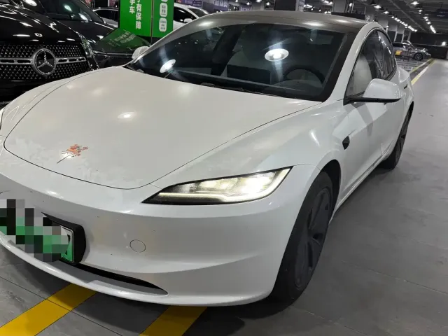Фотография автомобиля — Tesla Model 3