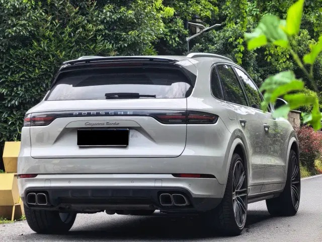 Porsche Cayenne — Фото автомобиля 12