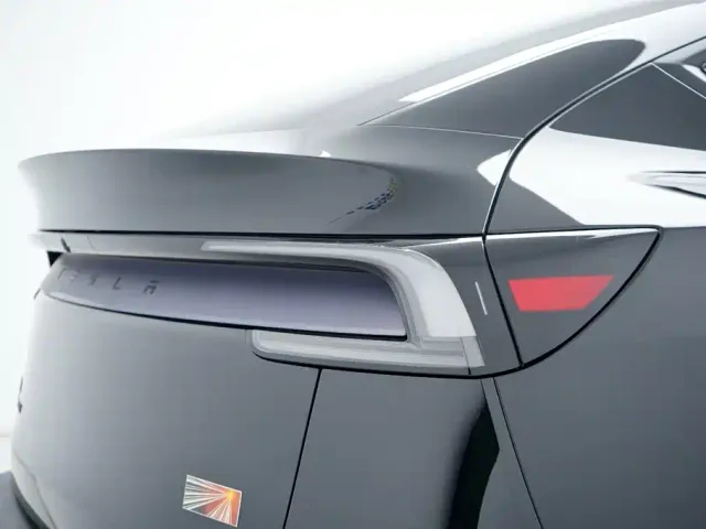 Tesla Model Y — Фото автомобиля 14