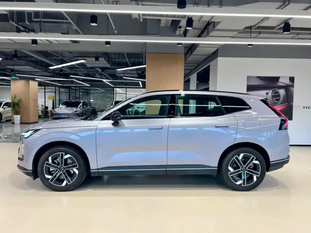 Volvo XC70 Plug-in Hybrid — Фото автомобиля 3