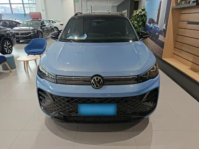Volkswagen Tiguan L — Фото автомобиля 2